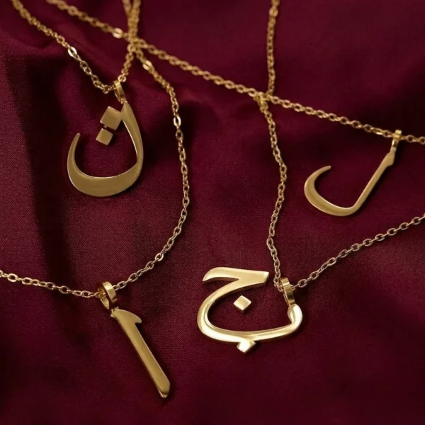 Personalized Urdu Initial Necklace – Minimalist Vertical Letter Pendant in 18k Gold
