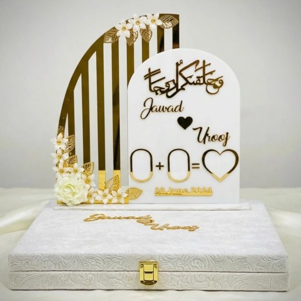 Custom Wedding Thumb Board – Special Arch Design with Gold Stripe & Flowers